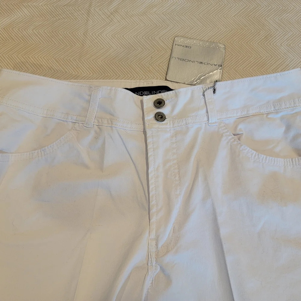 NWT -‎ BANDOLINO WHITE CAPRIS (sz 14)